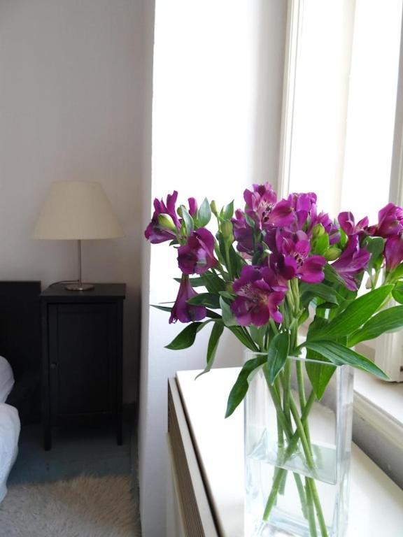 Garden Apartment On Art Nouveau Street In Central Praag Buitenkant foto