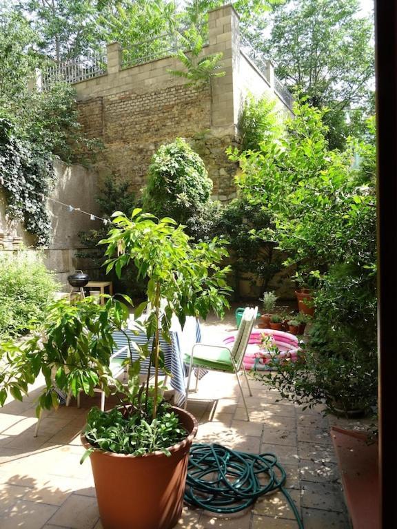 Garden Apartment On Art Nouveau Street In Central Praag Buitenkant foto